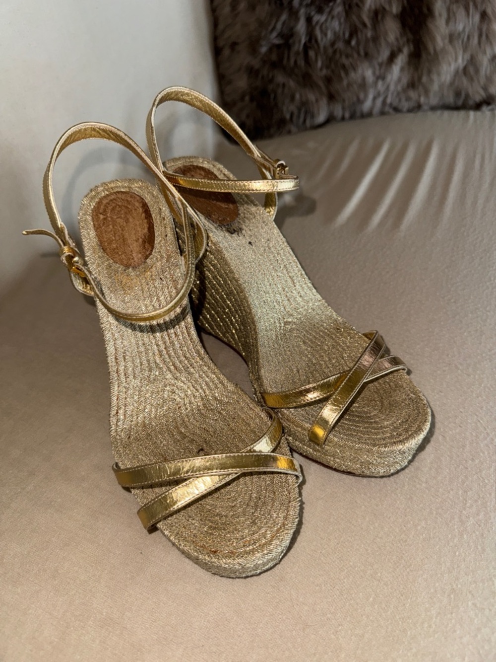 Gucci gold wedges size 37.5